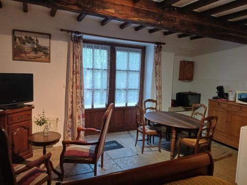 Mont-Saint-Jean House | Maison studio village médiéval