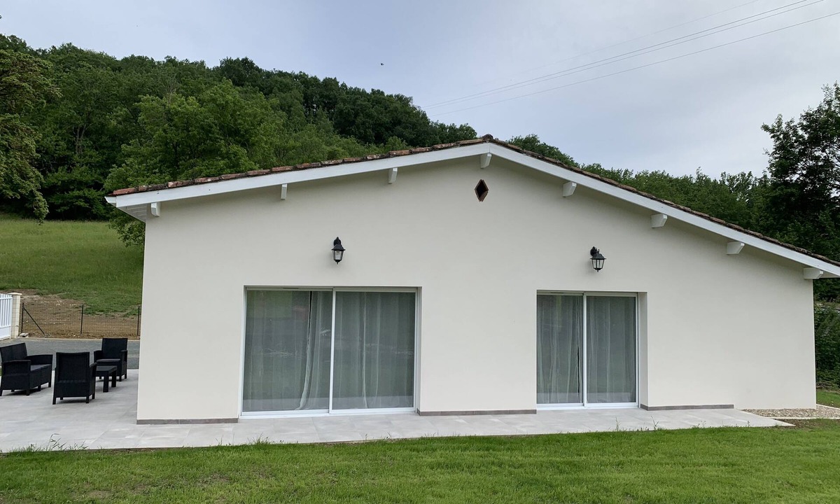 Saint-Romain-le-Noble House | Maison t3 70m2 et 50m2 de Terrasse Dans un Écrin de Verdure