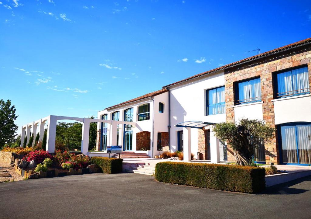 Saint-Laurent-sur-Sevre Hotel | Maison Toussaint