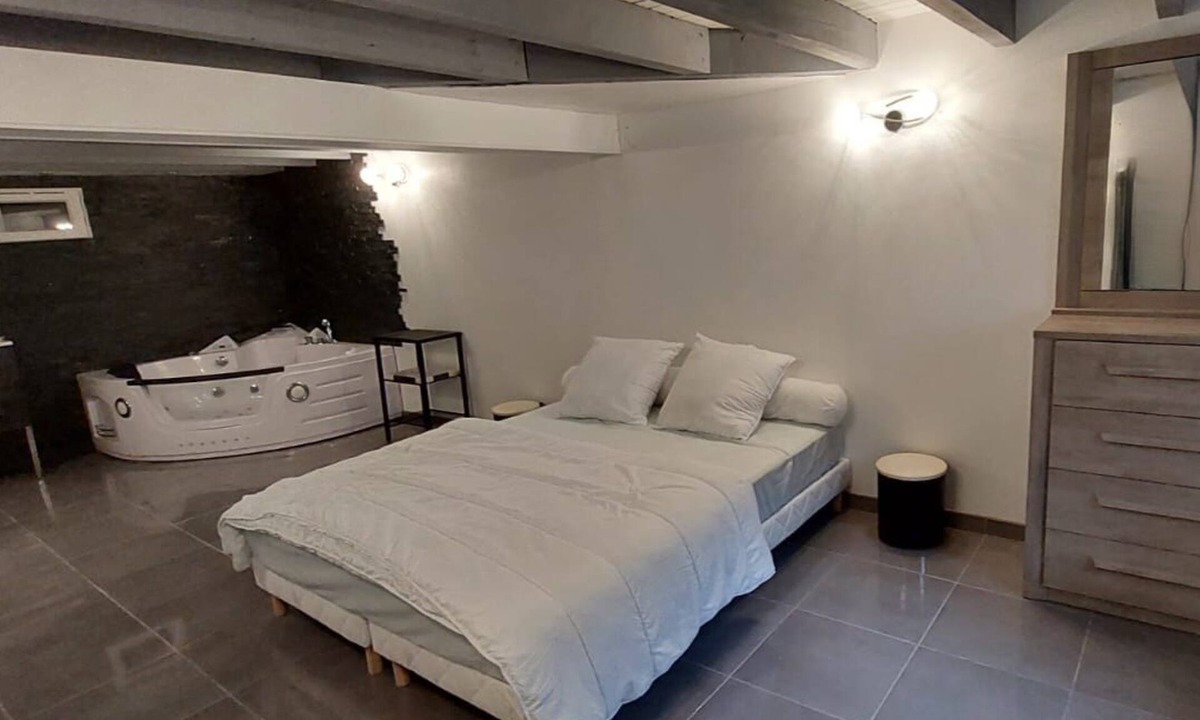 Roseraie House | Maison Toulousaine a 5 Minutes du Métro Dans un Quartier Calme