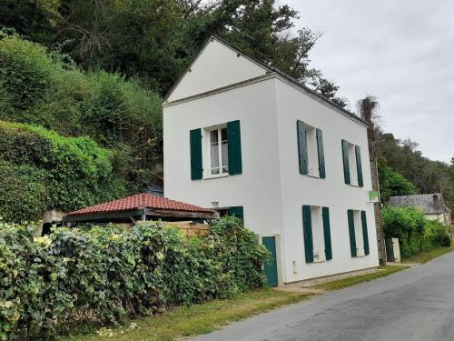 Aubigne-Racan House | Maison troglodytique avec WiFi, barbecue et cheminée - FR-1-410-156