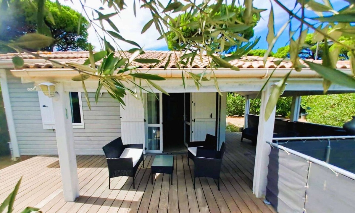 Gassin Ski Chalet | Maison une chambre climatisée proche de St Tropez