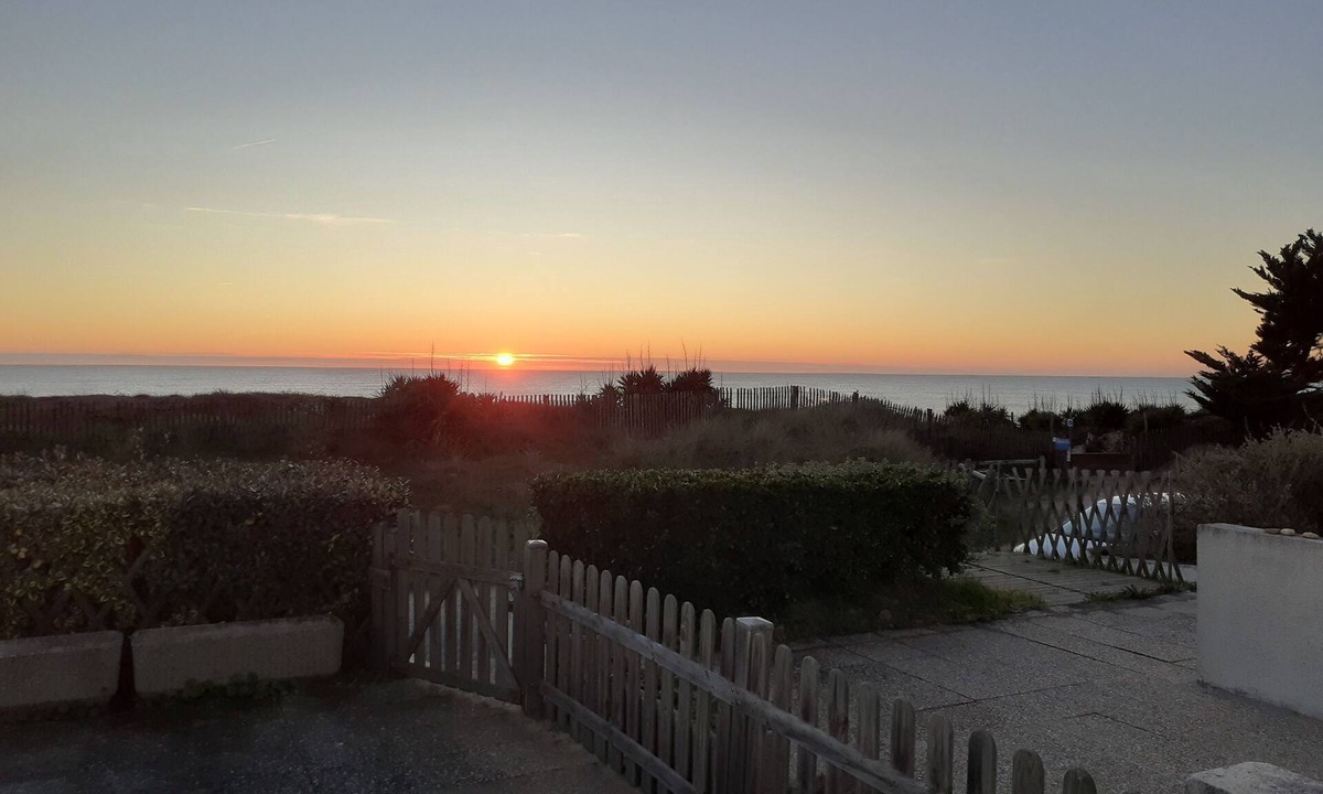 Barbatre House | Maisonette with terrace 20 metres from the beach