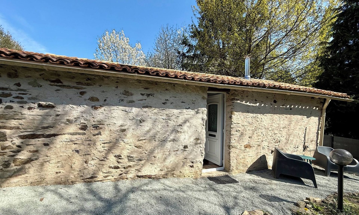 Breuil-Barret House | Maisonnette facing the animals