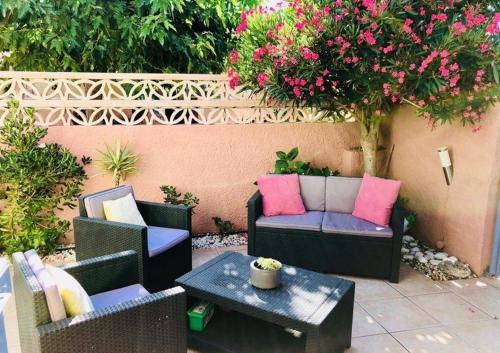 Les Arenes Apartment | Maisonnette Les Coraux residence prive avec piscine