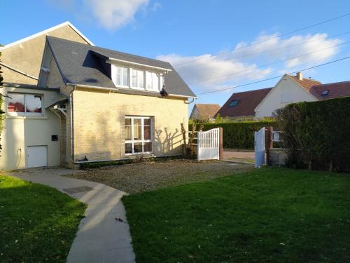 Asnelles House | Maisonnette LE COTTAGE à 50m DE LA PLAGE d'Asnelles , 3km d'Arromanches, 10km de Bayeux