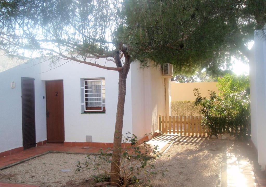 Calafat House | Maisonnette petit jardin barbecue Calafat Tridente 2