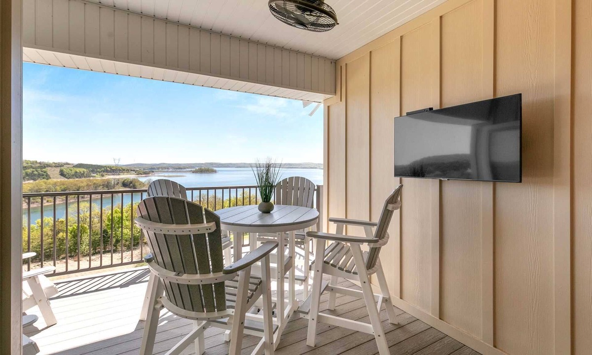 Table Rock Condo | Majestic Condos on Table Rock Lake - 4 Bedroom - Views for Miles yet Close to Branson! | 421
