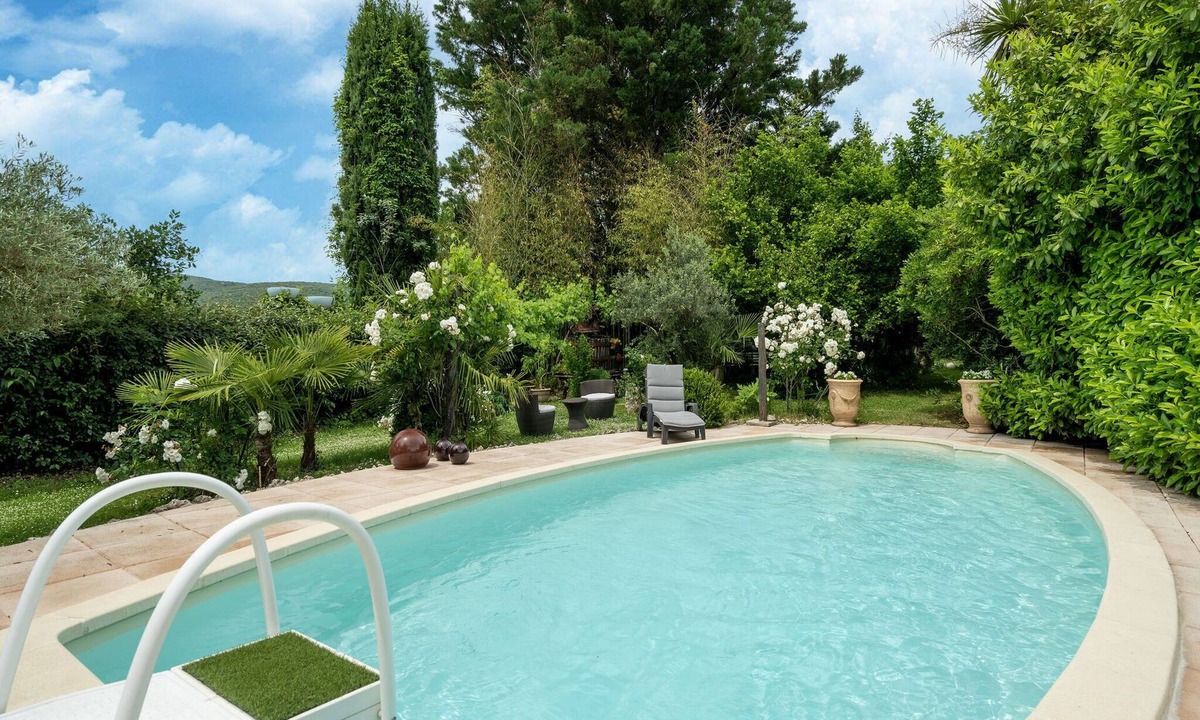 Ganges House | Majestic holiday home in Laroque with hot tub