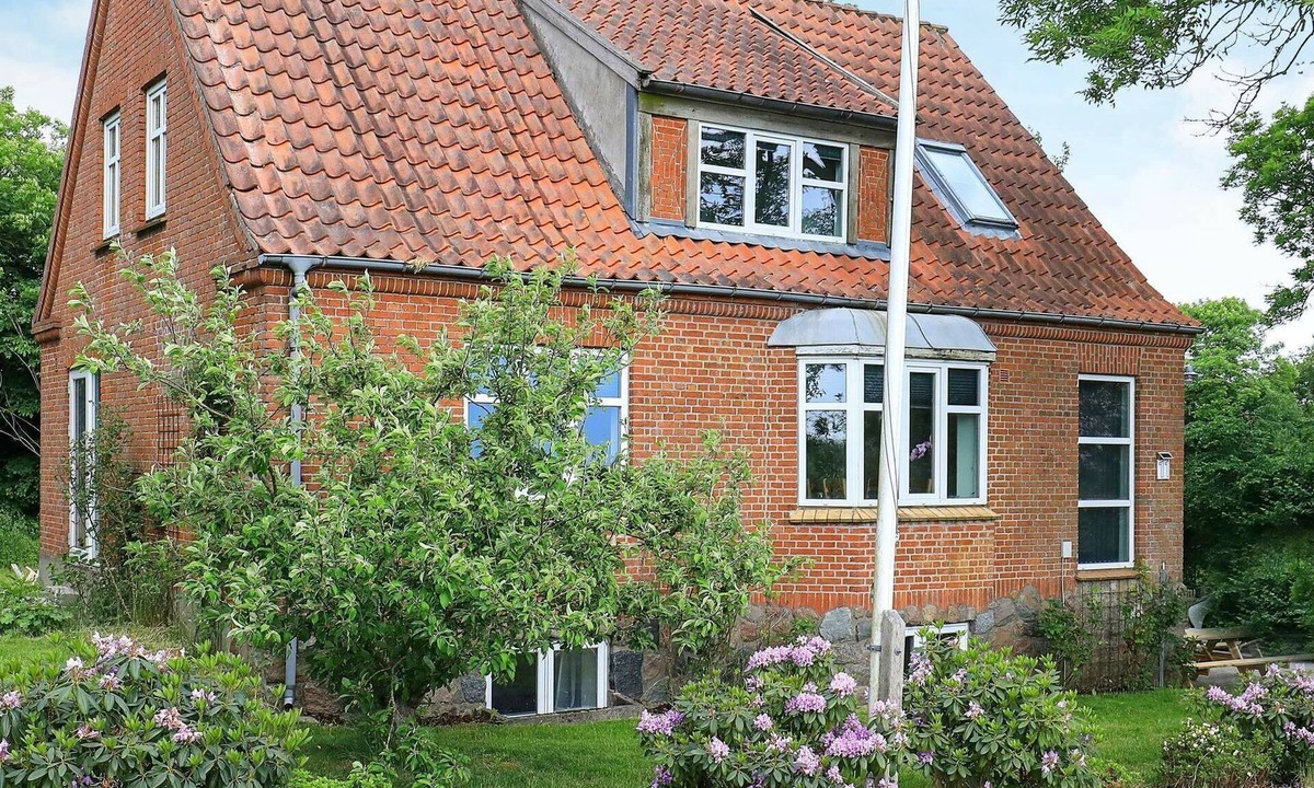 Roslev House | Majestic Holiday Home in Jutland with Garden