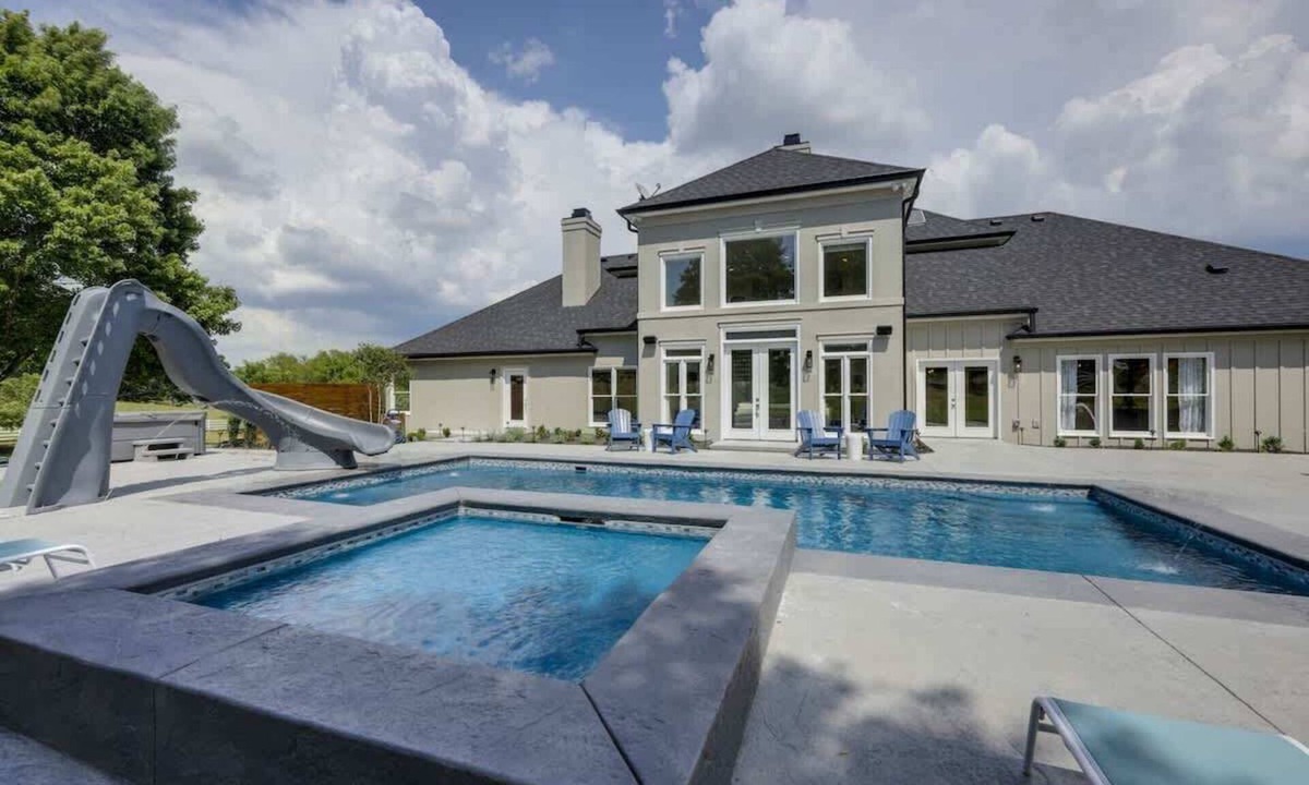 Lebanon House | Majestic Manor-Hundred Acre-Pool/Spa/Golf & more!