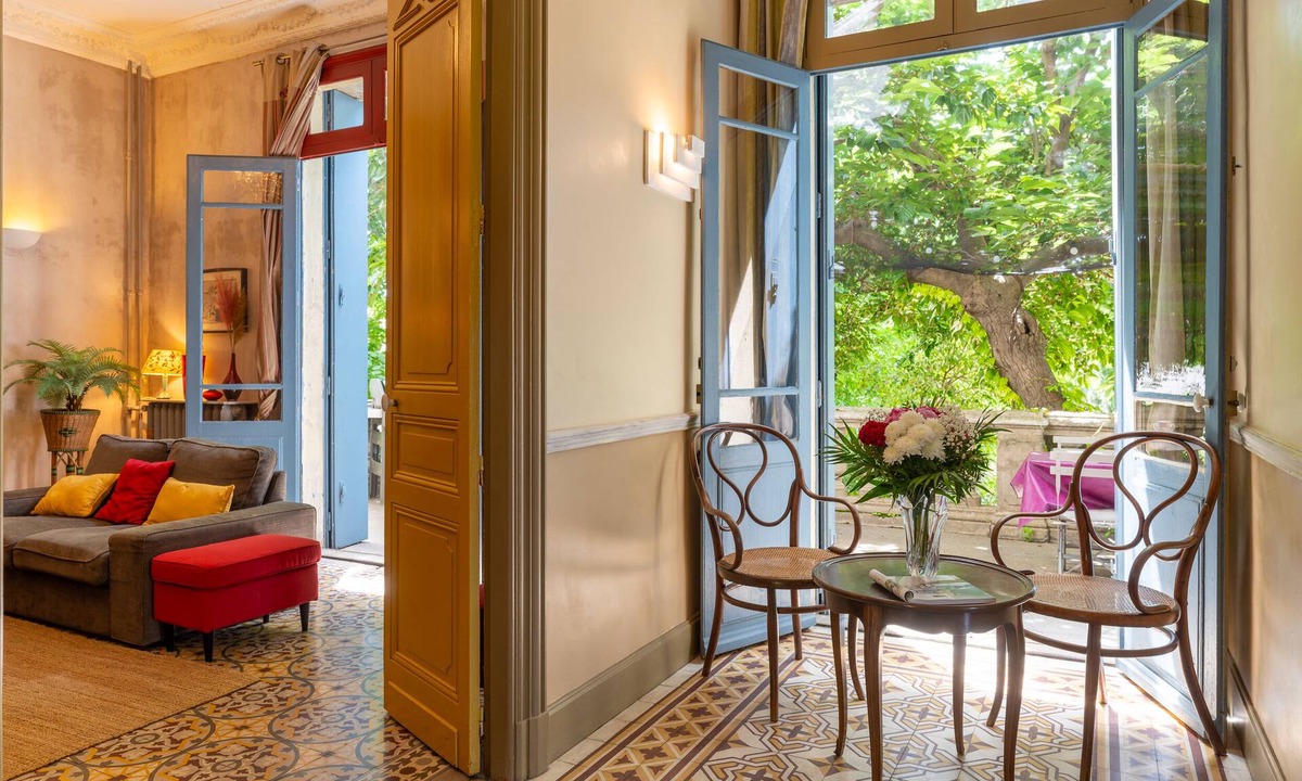 Capestang Villa | Majestic Master's House with Pool