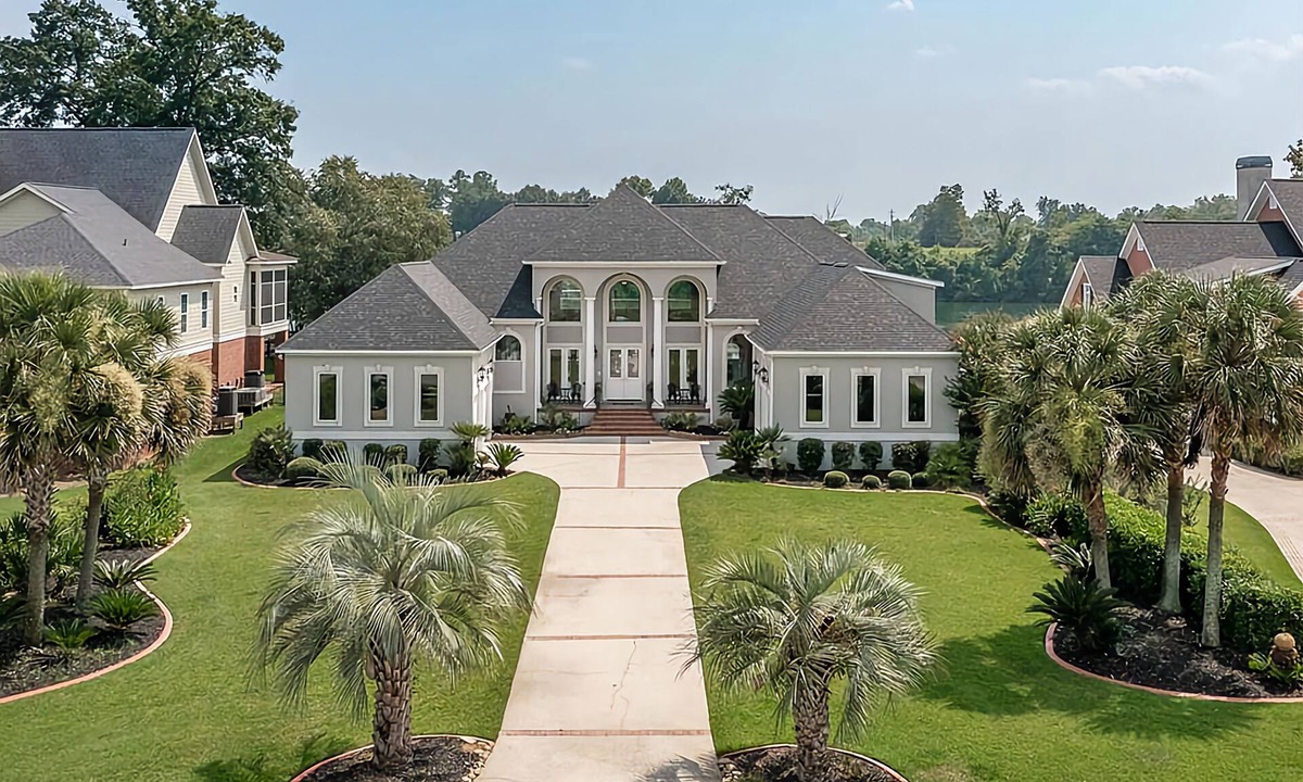 Augusta House | Majestic Modern Masters Rental on the Savannah River
