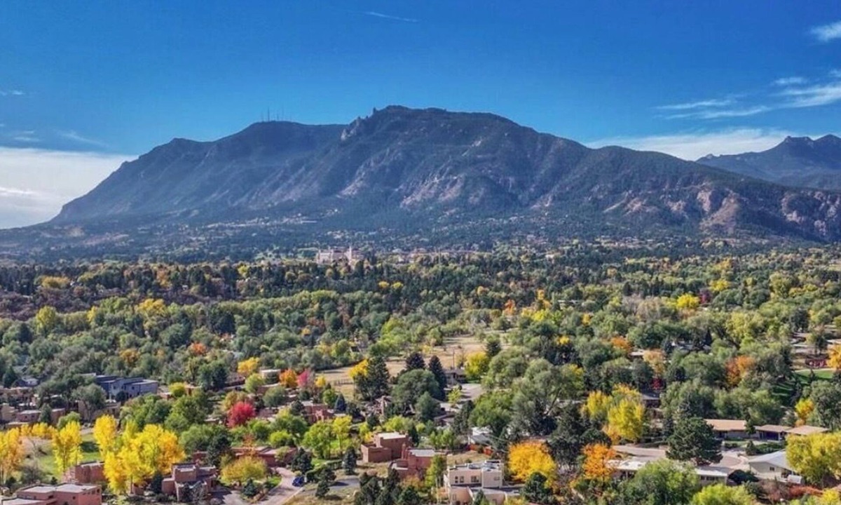 Skyway Condo | Majestic Mountain Views