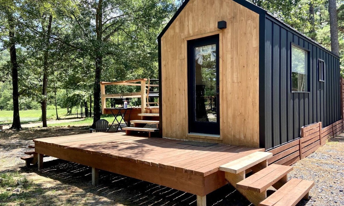 Boles Cabin | Majestic Nordic Tiny House with Private Deck, Grill and Fire Pit in Arkansas