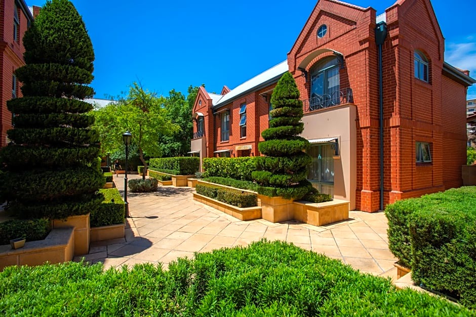 North Adelaide Hotel | Majestic Old Lion Apartments