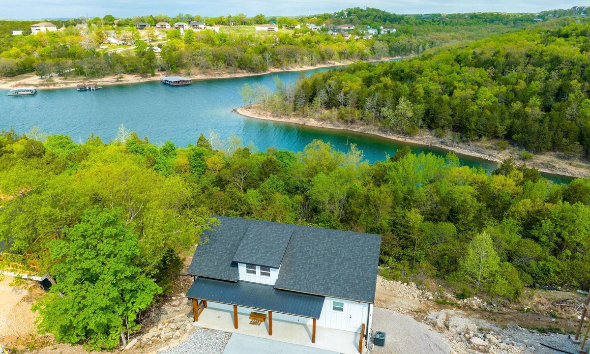 Table Rock House | Majestic On Tablerock 5 Bedroom Home by RedAwning