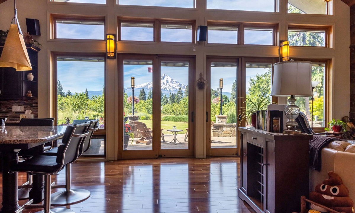 Parkdale House | Majestic Views, Hot Tub