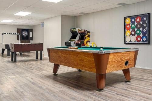 Council Bluffs House | Majestic VIEWS FunAmenities & Best for Huge Group