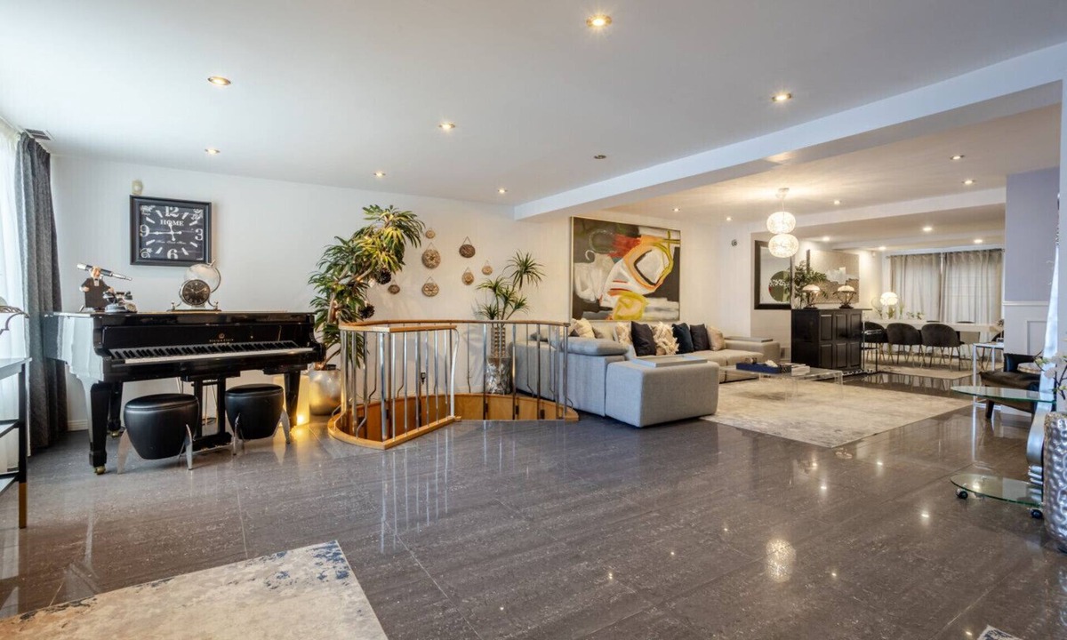 Griffintown House | Majestic Villa in Downtown Griffintown