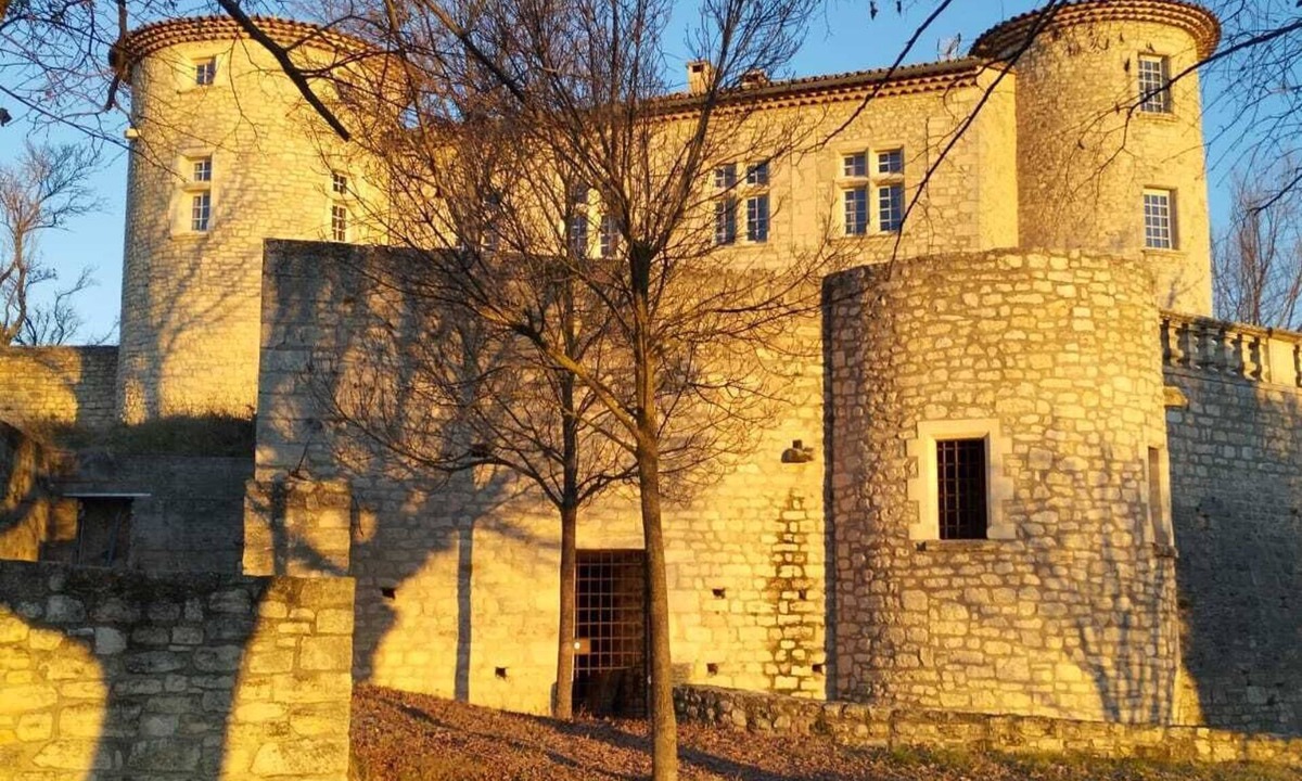Mane Other | Majestueuse Citadelle de Mane