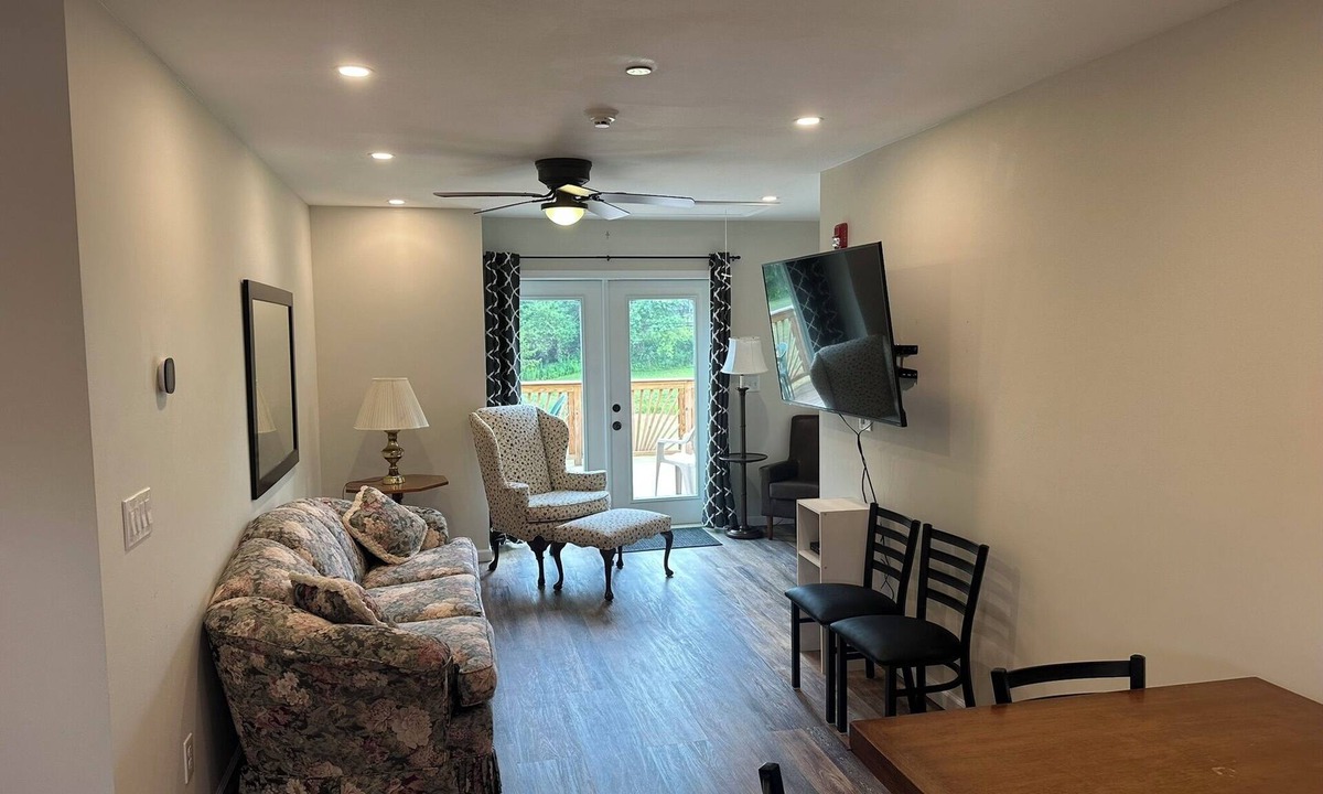 Fly Creek Hotel | Major League Motor Inn