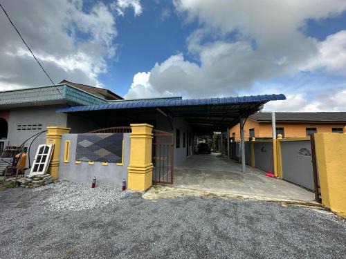 Kampung Merbau Patah House | Mak Ani Homestay