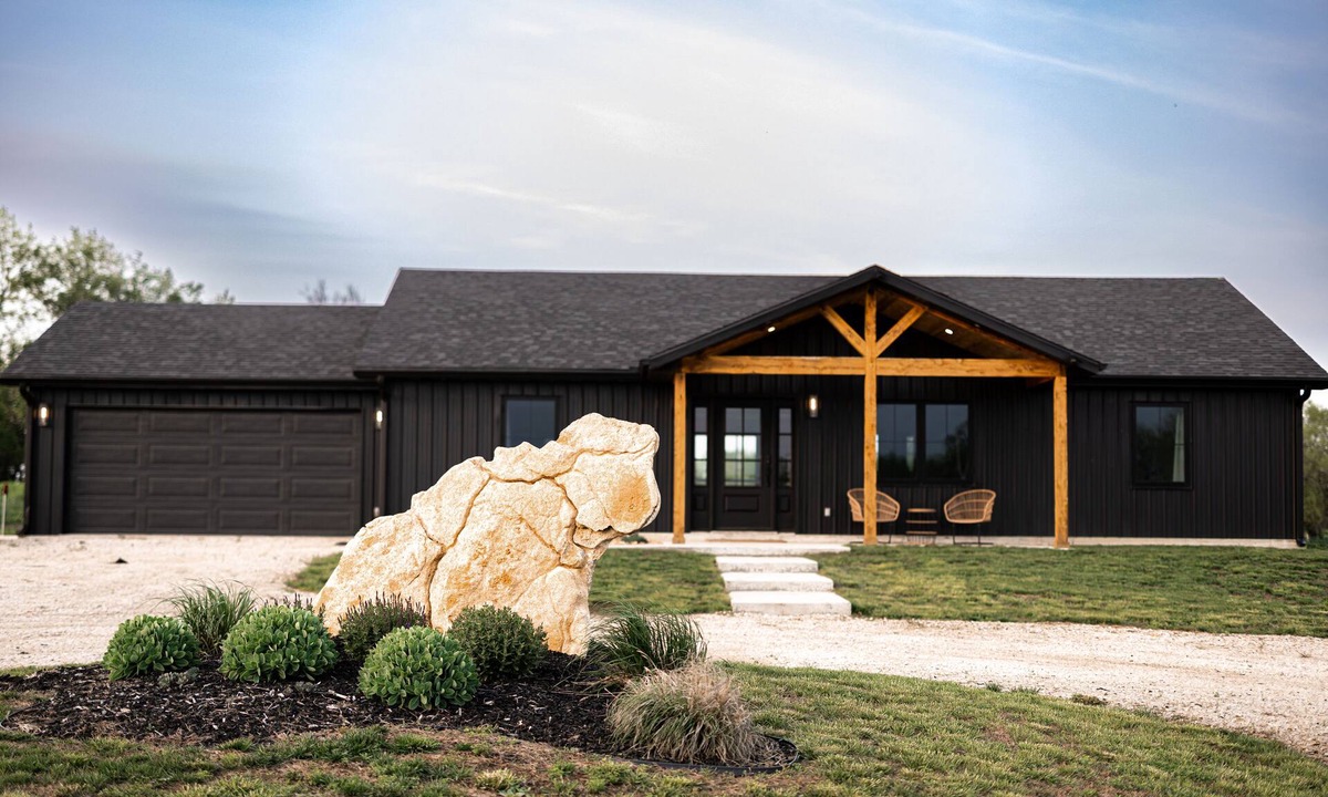 Fort Scott House | Make some memories at the unique and family-friendly Rocky Acres