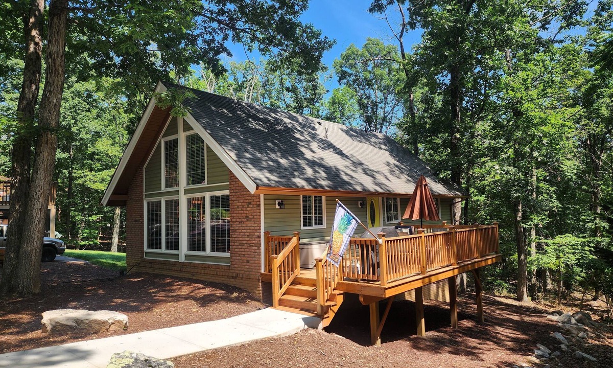 McGaheysville Ski Chalet | Make "The Pistachio Nut" Your Spring Getaway!