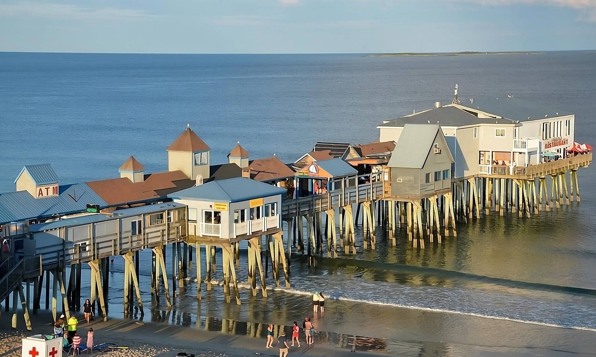 South Portland House | Make Your Trip More Enjoyable! 4 Classy Units, Free Breakfast, Parking!