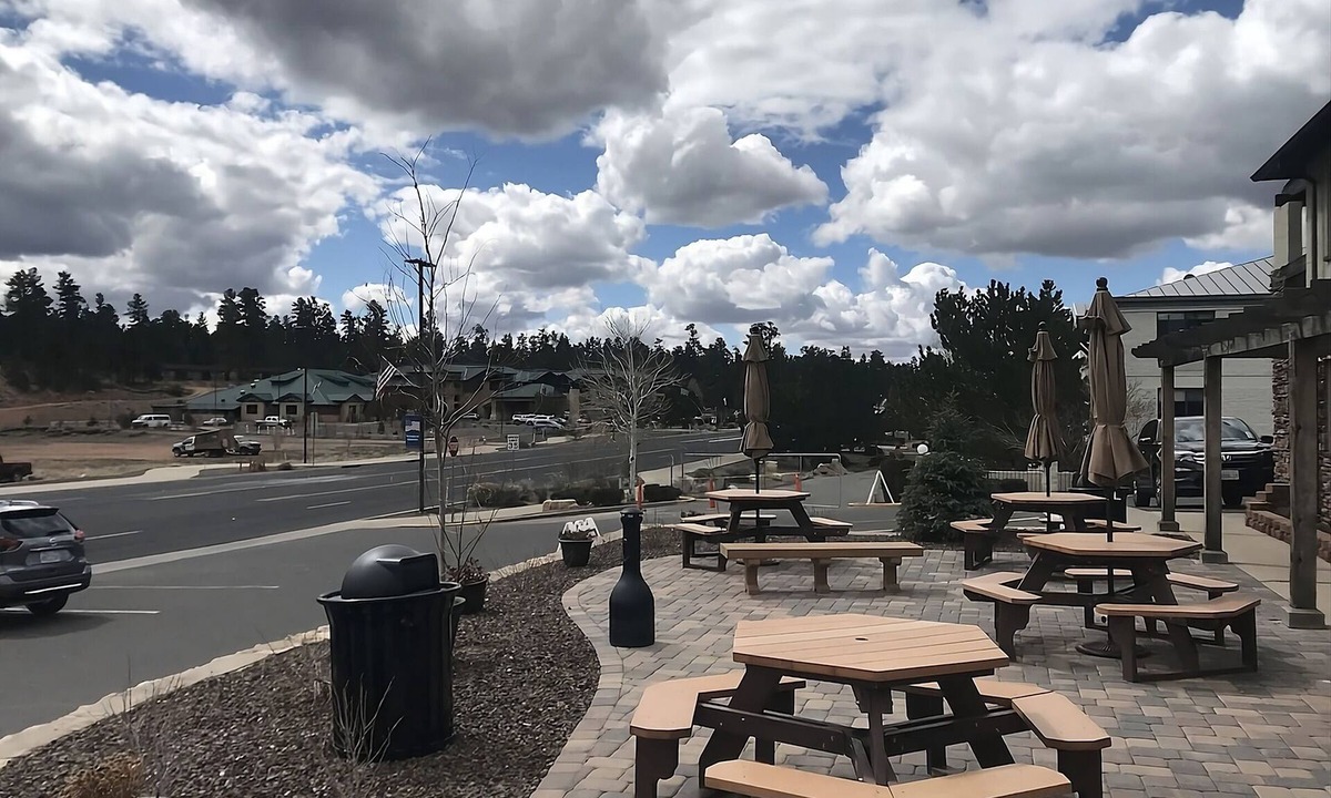 Tusayan Hotel | Making The Best Memories Along The Way! 4 Comfortable Units, Pool, Free Parking