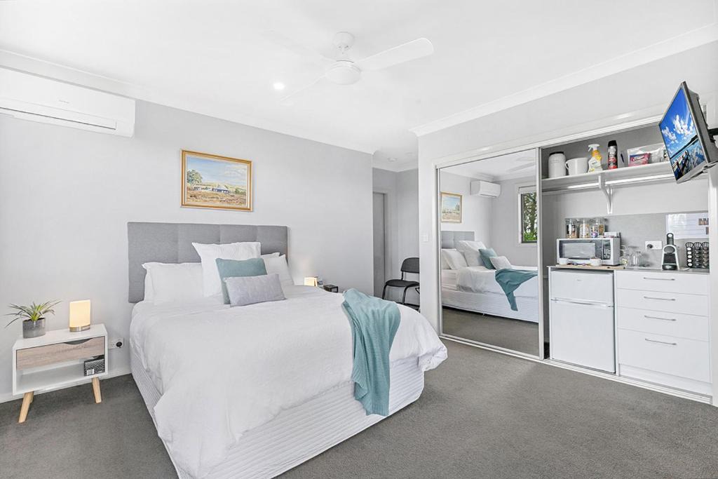 Louth Park Bed & Breakfast | Mala Retreat Chardonnay Studio Immaculate and Comfortable