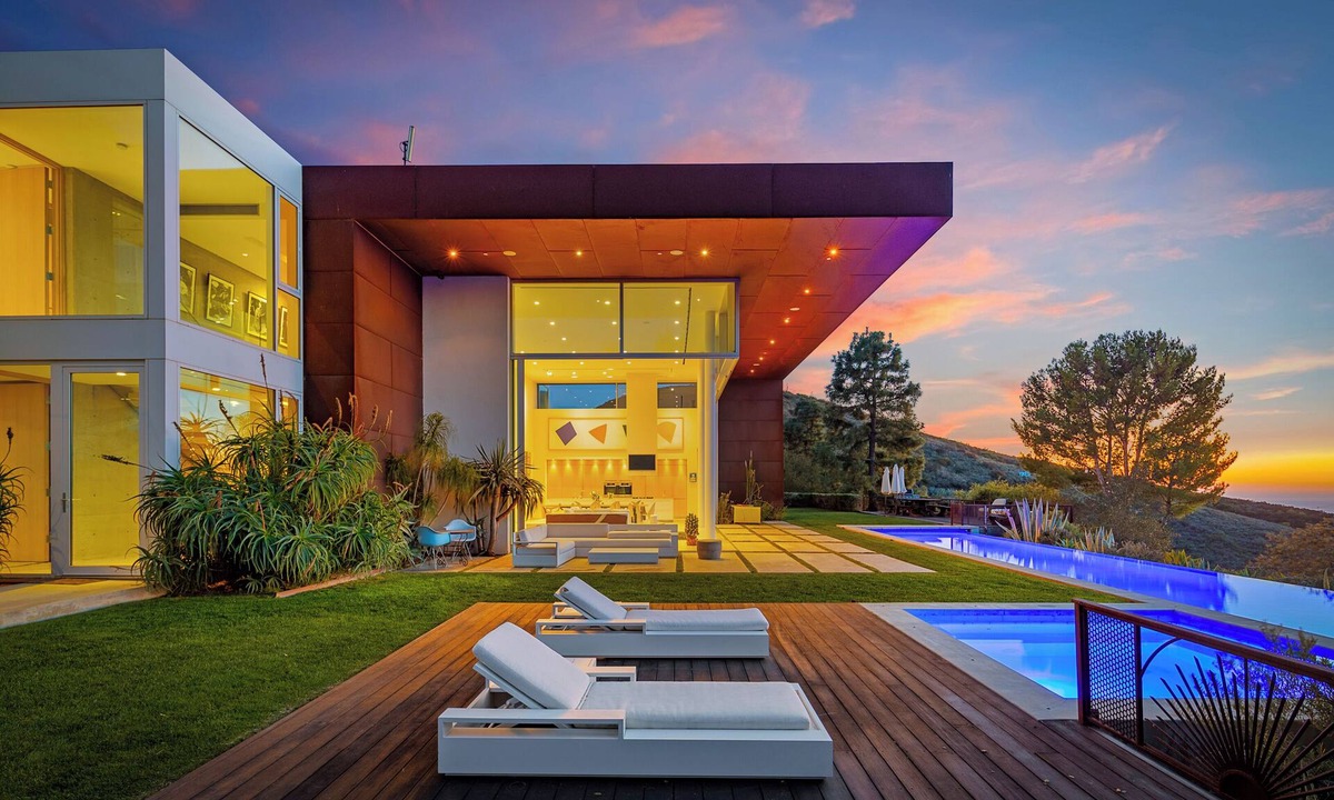 Malibu House | Malibu Art Haven Pool, Hot Tub & Guest House