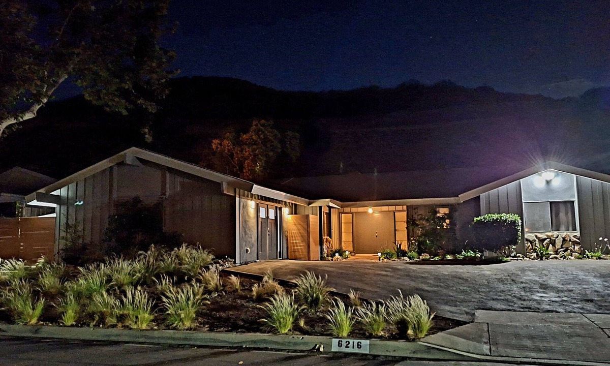 Western Malibu House | Malibu Beach 3 bd, 2 ba Monthly rental. Private pool/spa, private beach.