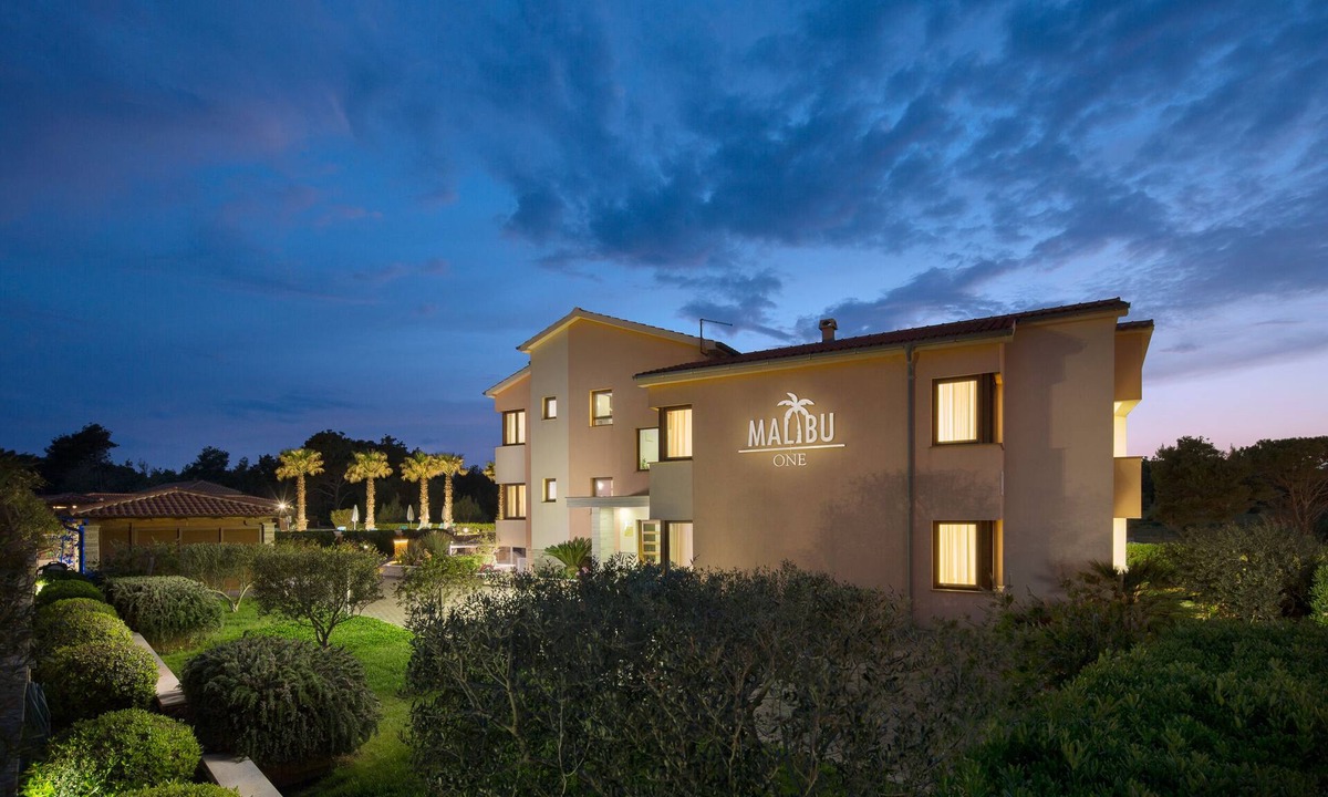 Vir Villa | Malibu Grand Royale - Luxury Group Villa with Pool