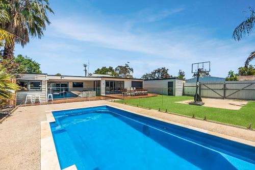 Moama House | Malibu Palms - Echuca Holiday Homes