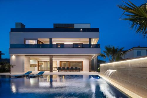 Vir Villa | Malibu Royal - Luxury villa with pool & spa