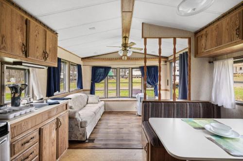 Russell House | Mallard PM B-17