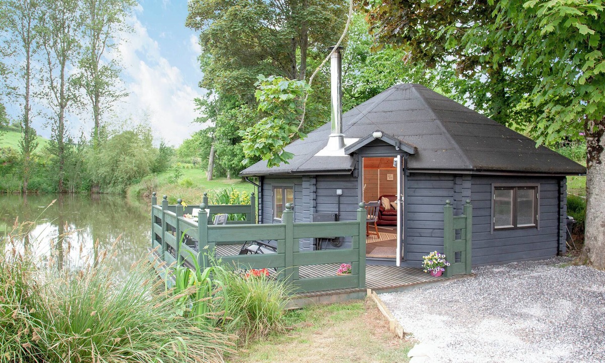 Bradninch Cottage | Mallard Roundhouse - UK33891