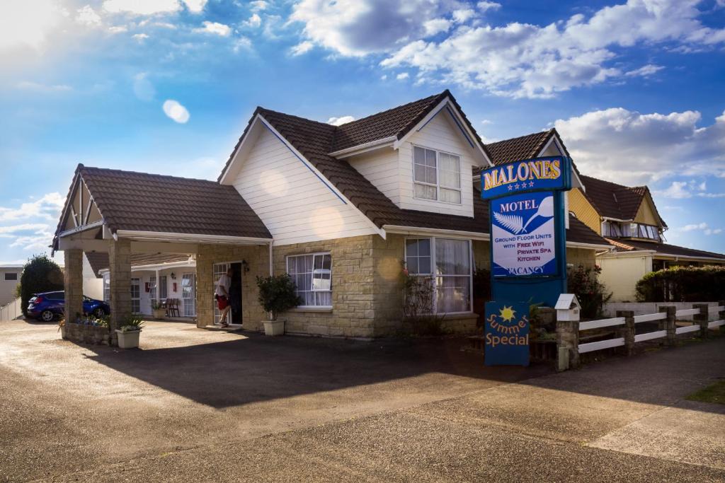 Fenton Street Hotel | Malones Spa Motel