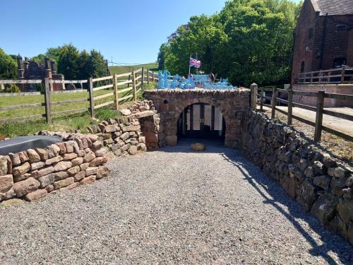 Forsbrook House | Malthouse Farm Cottage Batcave