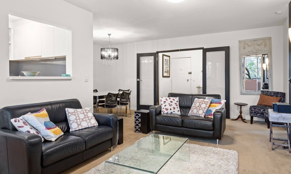 Hawthorn East Apartment | Mama Koko - A relaxing spacious second-floor apartment