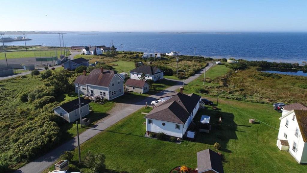 Clark's Harbour Bed & Breakfast | Mama`s By The Sea B&B