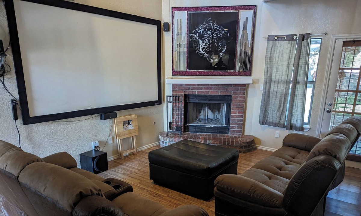 O'Shea Keleher House | Mama’s Cosy Cove w/Jacuzzi, gym, game room.