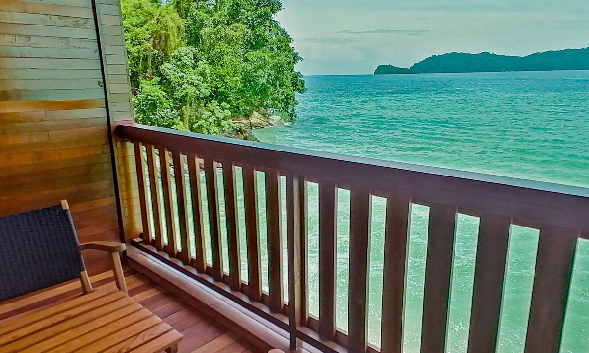Pantai Barat Division Cabin | Mamutik Island Lodge