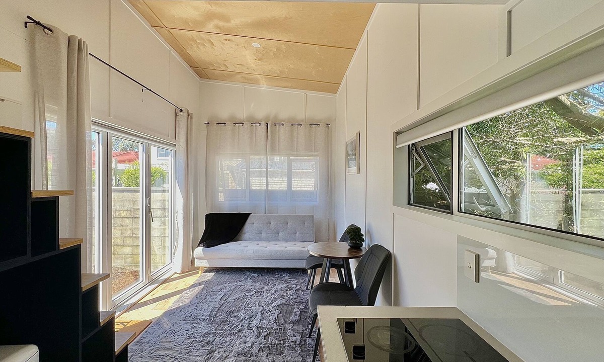 Orewa House | Manaaki Tiny House 200m from Orewa Beach