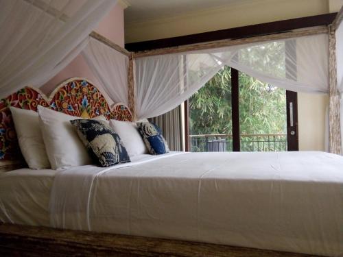 Kedewatan Bed & Breakfast | Manada Guest House