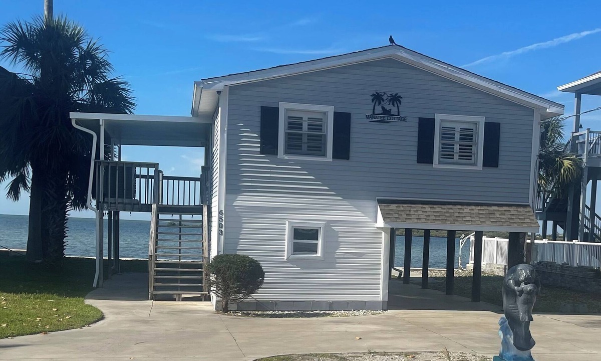 Hudson House | MANATEE COTTAGE: Gulf Front 2-bedroom house