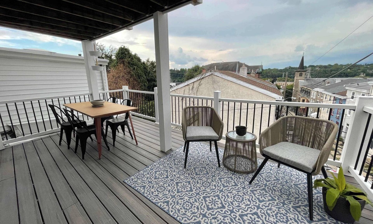 Manayunk Apartment | Manayunk Studio w/Deck & Walk to Main St