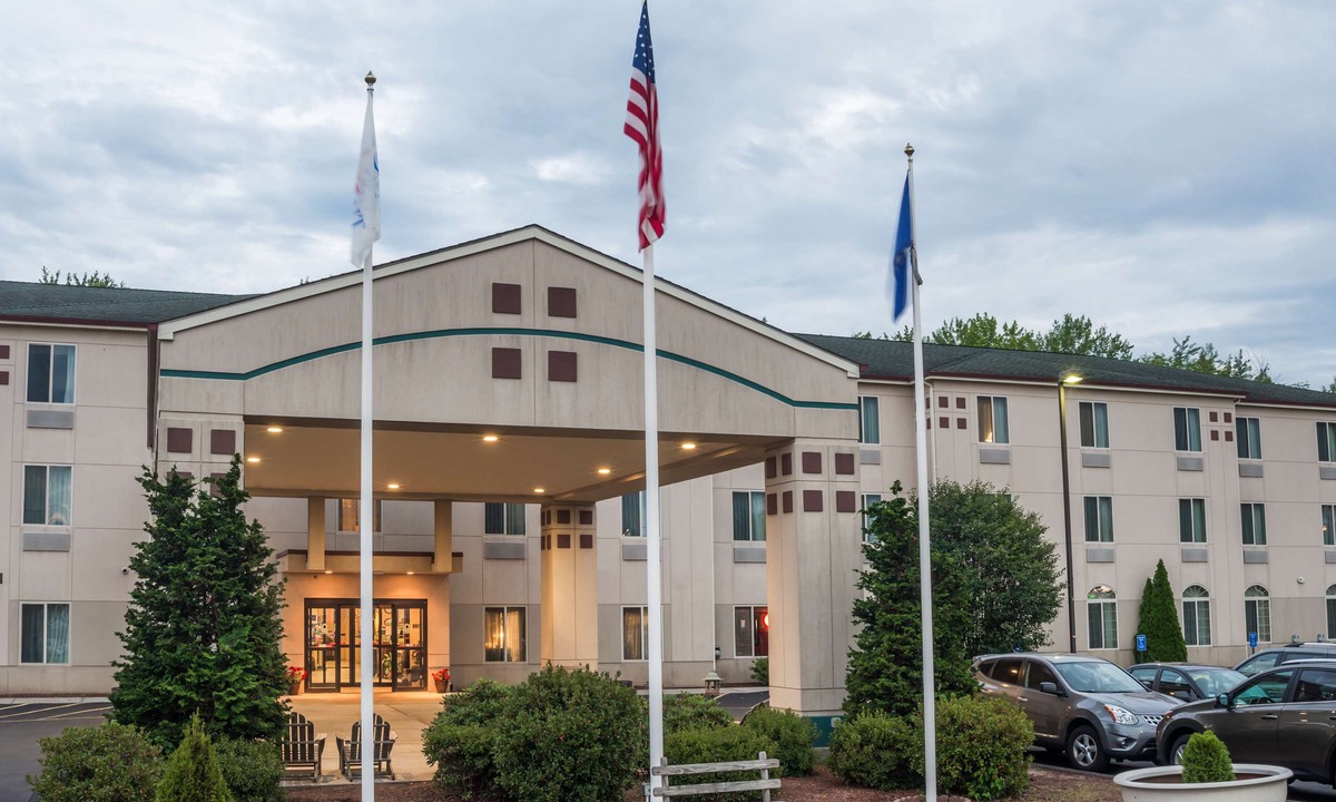 Manchester Hotel | Manchester Inn and Suites